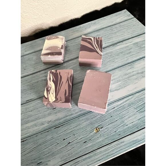 New Pacha set of 4  French lavender soaps - Picture 2 of 2